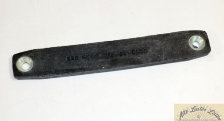Gummiunterlage Motorhaube auf Frontmaske Magirus Hauber